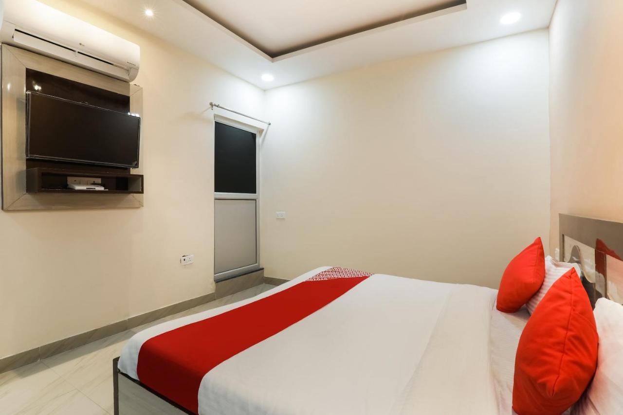 ホテル Oyo Flagship Krishna Regency Near Chaudhary Charan Singh International Airport Bijnaur エクステリア 写真