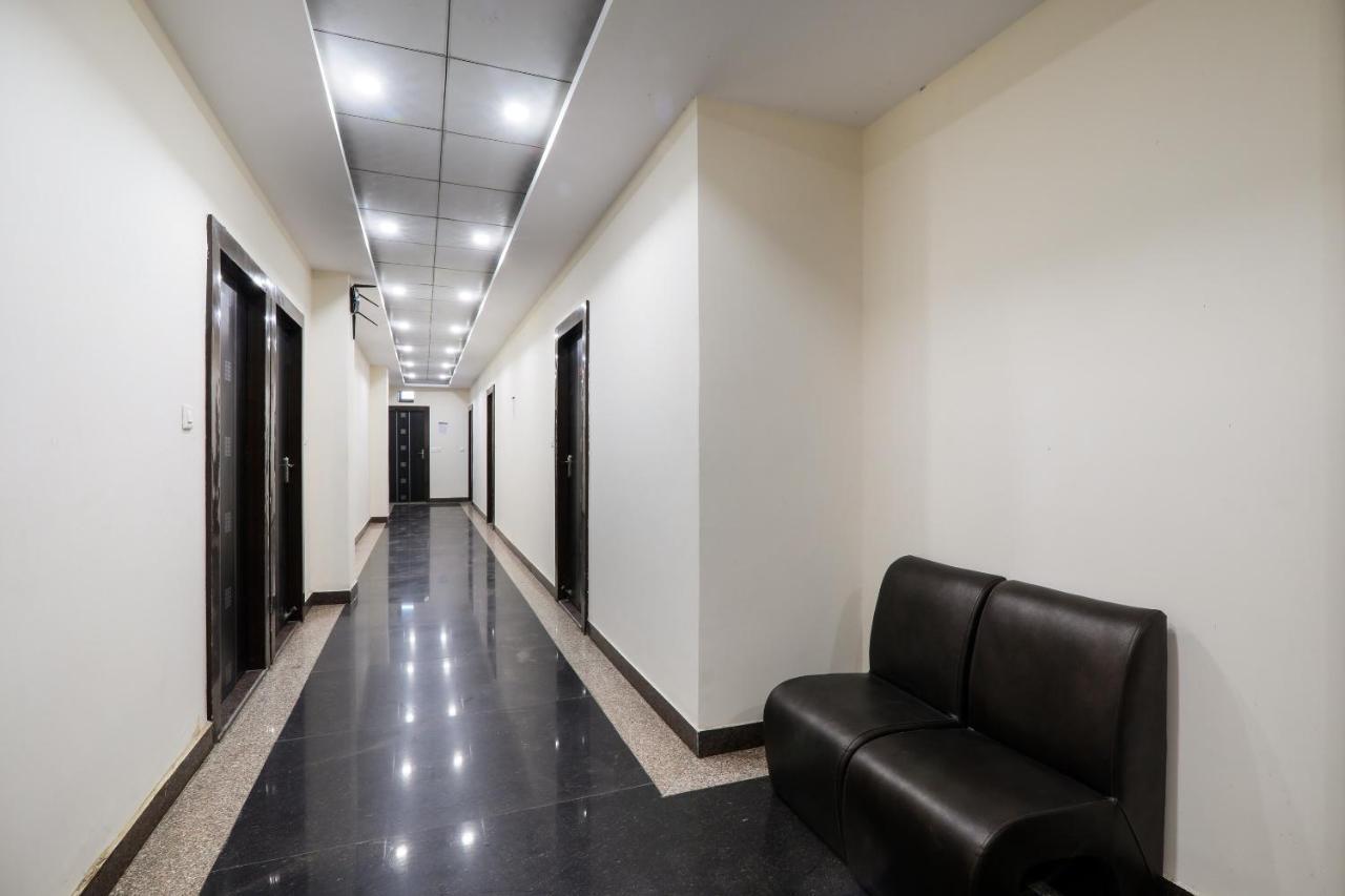 ホテル Oyo Flagship Krishna Regency Near Chaudhary Charan Singh International Airport Bijnaur エクステリア 写真