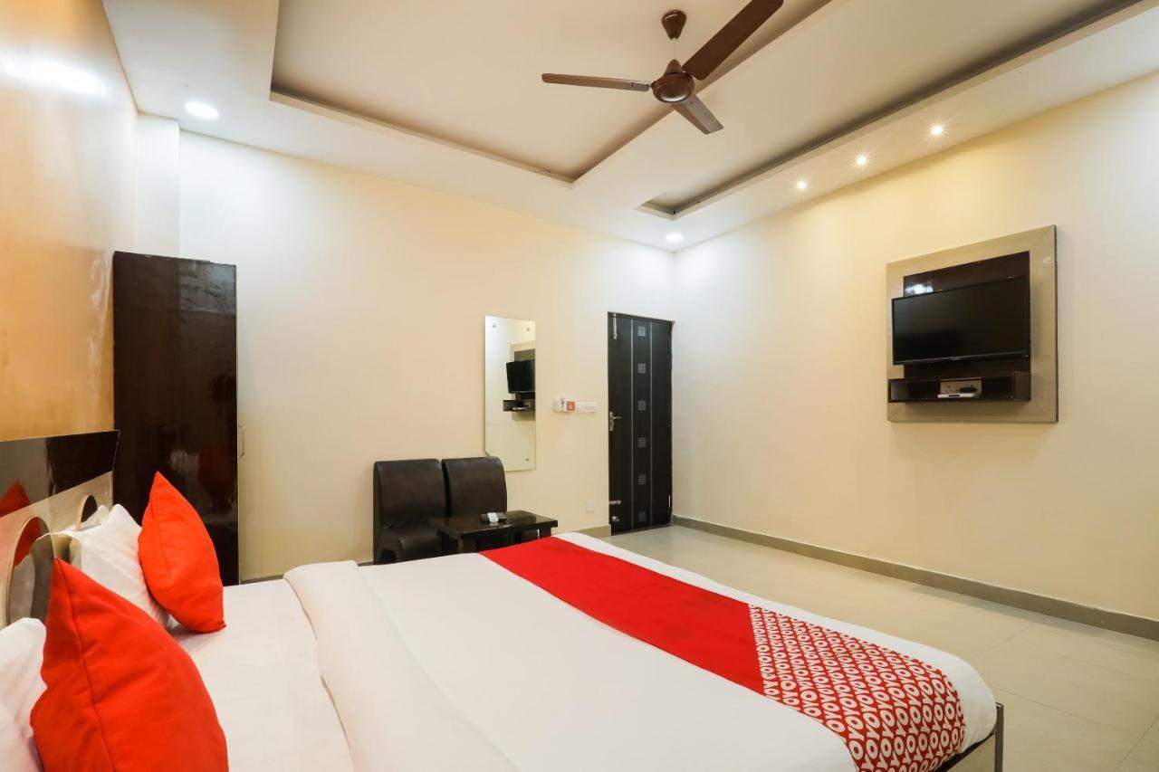 ホテル Oyo Flagship Krishna Regency Near Chaudhary Charan Singh International Airport Bijnaur エクステリア 写真