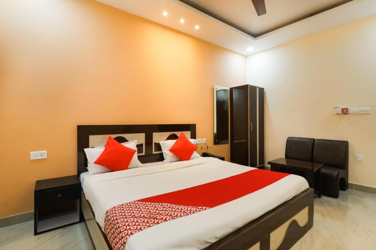 ホテル Oyo Flagship Krishna Regency Near Chaudhary Charan Singh International Airport Bijnaur エクステリア 写真