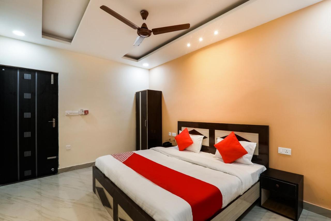 ホテル Oyo Flagship Krishna Regency Near Chaudhary Charan Singh International Airport Bijnaur エクステリア 写真
